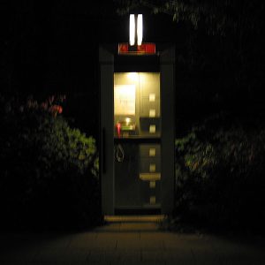 Hamburg bei Nacht - Telefonzelle (c)Leon62
